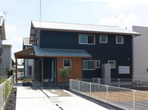 伊勢崎市　スバル360があったからこのデザインになった「上諏訪の家」