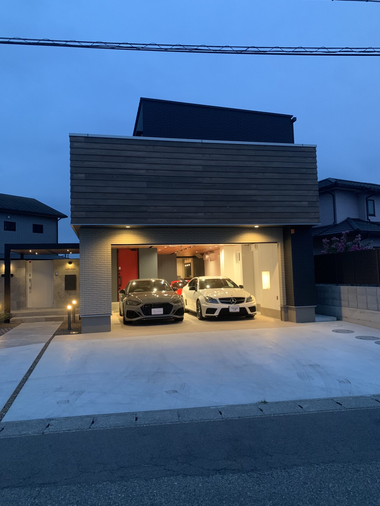 2階建てのガレージハウス